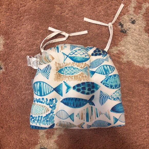 Pillow Perfect Tufted Seat Cushion 15"x15" Blue Hooked Seaside 1 Count Outdoor - Picture 2 of 7